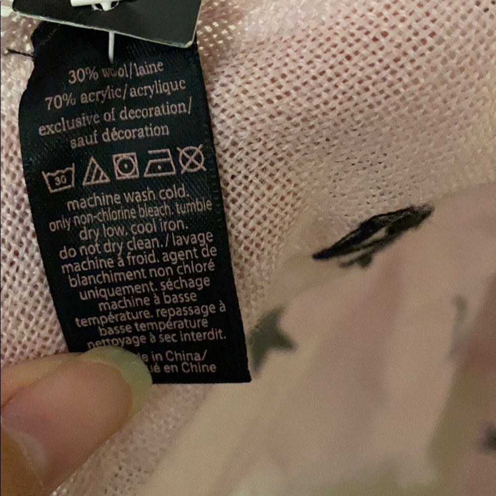 NWT Victoria’s Secret pink scarf 🧣 - Picture 7 of 11